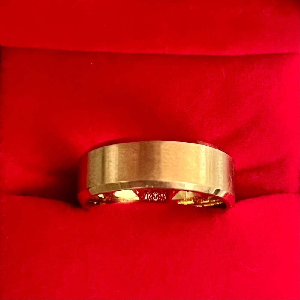 Solid Yellow Golden Beveled Edge Polished Finish 8mm Band Ring Size 11